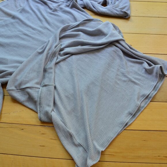 Abercrombie & Fitch Two Piece Top Size XL - Picture 7 of 7